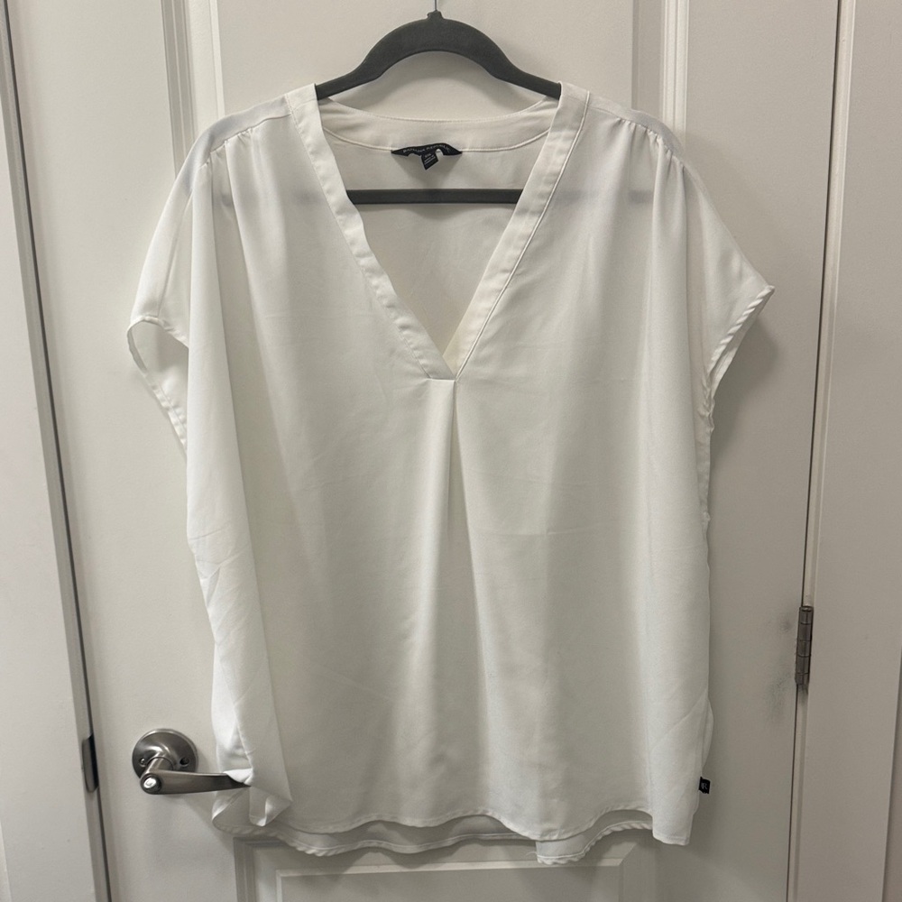 Banana Republic Classic White V-Neck Sheer Flowy XXL Blouse